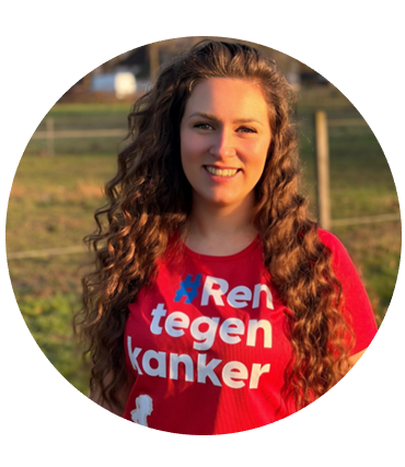 Britt rent tegen kanker tijdens 4 Urban Trails voor KWF