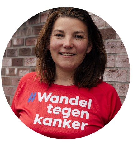Eva wandelt tegen kanker in Alkmaar