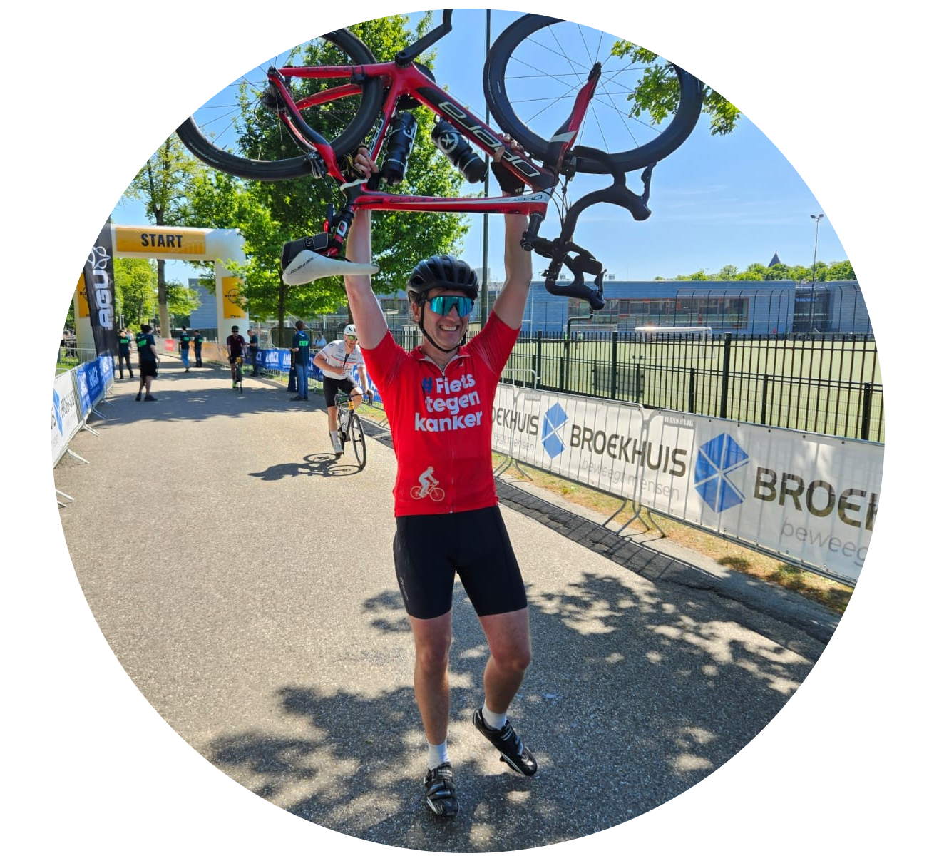 Martijn fietst tegen kanker voor kankeronderzoek tijdens de Ronde van Nijmegen